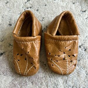 Starry knight leather baby shoes in maple pecan